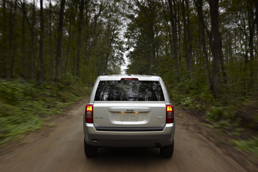  Jeep Patriot 2011 года  (фото 31 из 36)